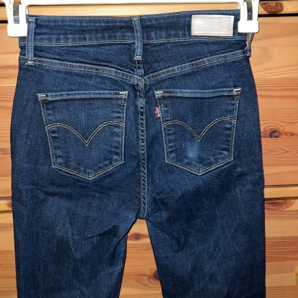 Levi’s High Rise Skinny Jeans (size 24) - Picture 7 of 9